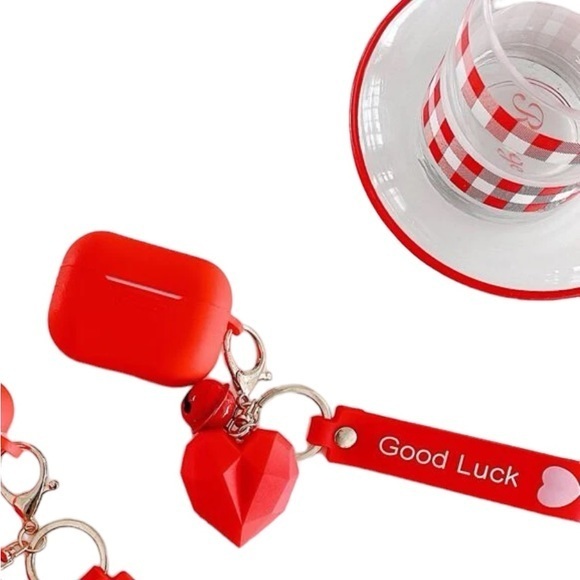 NWT Valentine’s Case with Heart Charm for AirPods Pro - Picture 1 of 3